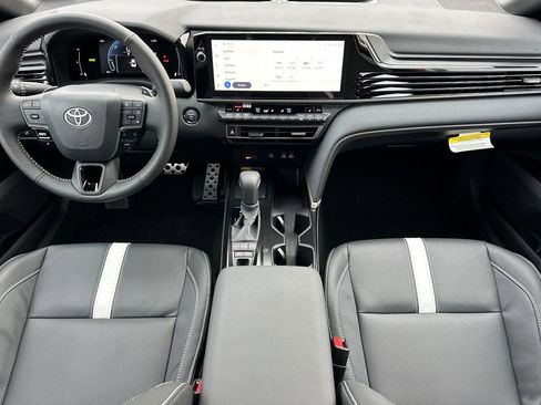 New 2026 Toyota Camry Hybrid w/ Multimedia Upgrade Package image 11