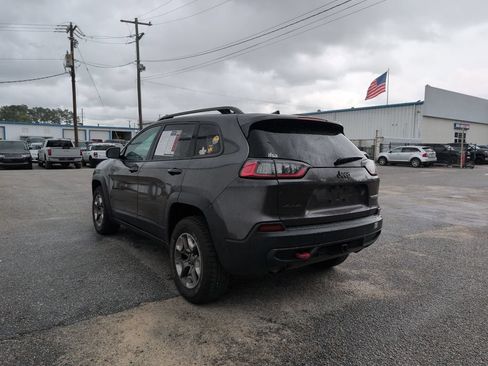 Used 2019 Jeep Cherokee Trailhawk AWD/4WD image 6