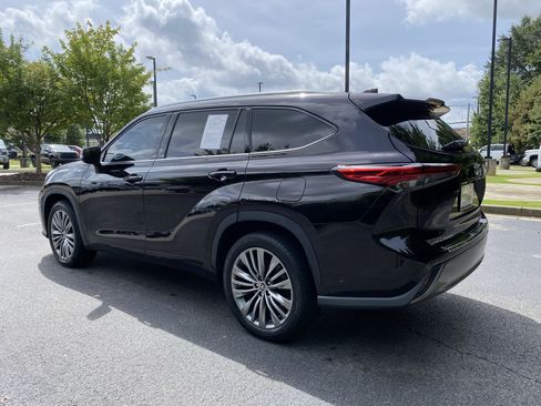 Used 2022 Toyota Highlander Platinum FWD image 7
