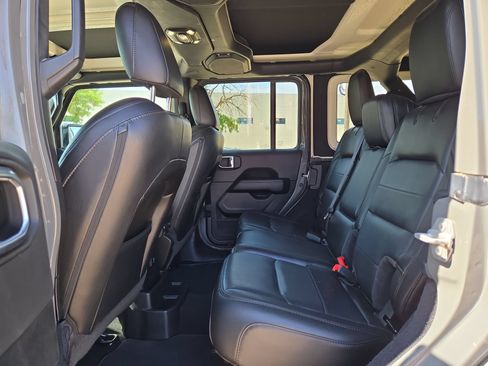 Used 2021 Jeep Wrangler Unlimited Sahara AWD/4WD image 13