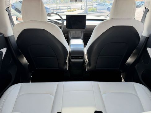 Used 2022 Tesla Model Y Performance AWD/4WD image 18