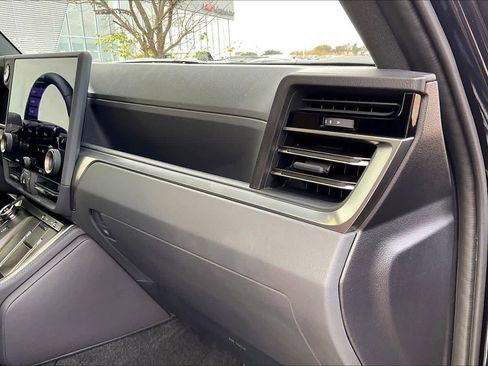 Used 2025 Lexus GX 550 image 16