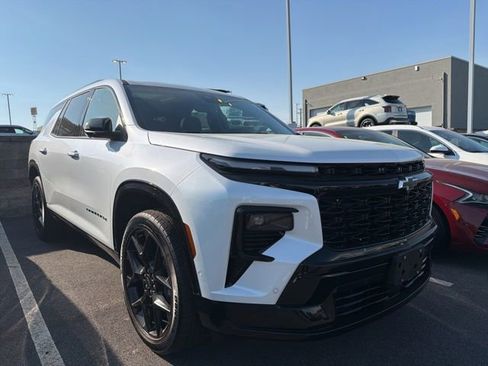 Used 2025 Chevrolet Traverse RS AWD/4WD image 2