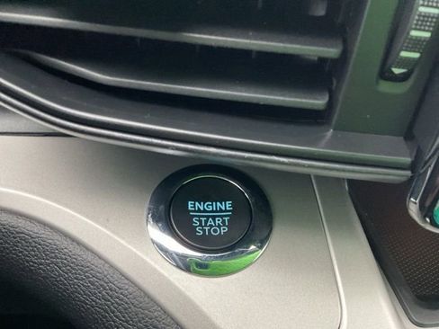 Used 2022 Ford Explorer XLT image 24