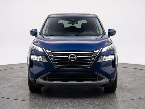 Used 2025 Nissan Rogue SV AWD/4WD image 2
