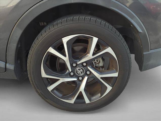 Used 2019 Toyota C-HR XLE FWD image 7