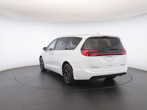 Used 2022 Chrysler Pacifica Touring-L w/ S Appearance Package image 23