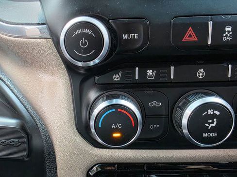 Used 2019 RAM 3500 Laramie image 19