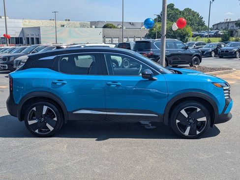 Certified 2025 Nissan Kicks SR FWD image 8