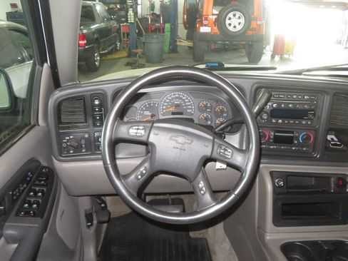 Used 2003 Chevrolet Suburban Z71 AWD/4WD image 37