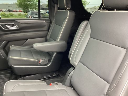 Used 2024 GMC Yukon XL SLT w/ SLT Premium Package AWD/4WD image 13