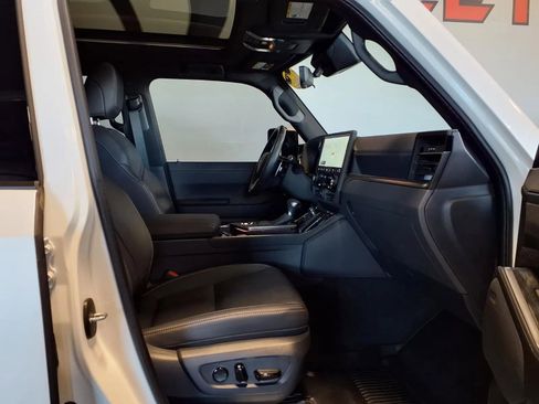 Used 2025 Lexus GX 550 w/ Accessory Package (31) AWD/4WD image 11
