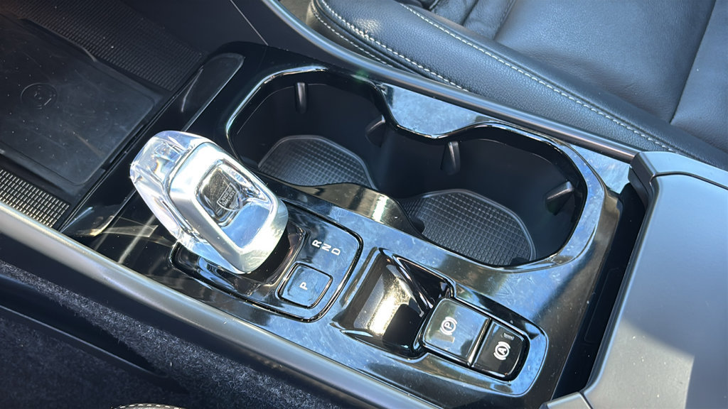 Certified 2026 Volvo XC40 B5 Plus AWD/4WD image 23