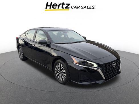 Used 2025 Nissan Altima 2.5 SV image 1