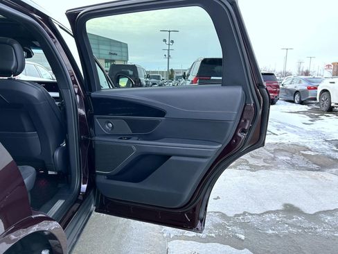 Used 2024 Lincoln Nautilus Reserve w/ Equipment Group 202A image 17