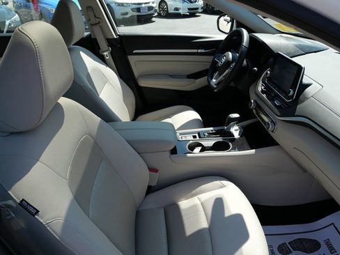 Used 2020 Nissan Altima 2.5 SV FWD image 18