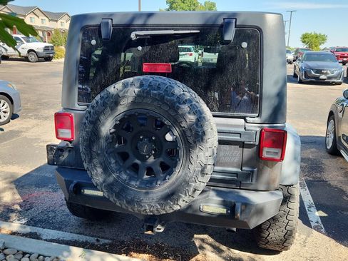Used 2018 Jeep Wrangler Unlimited Sport AWD/4WD image 4