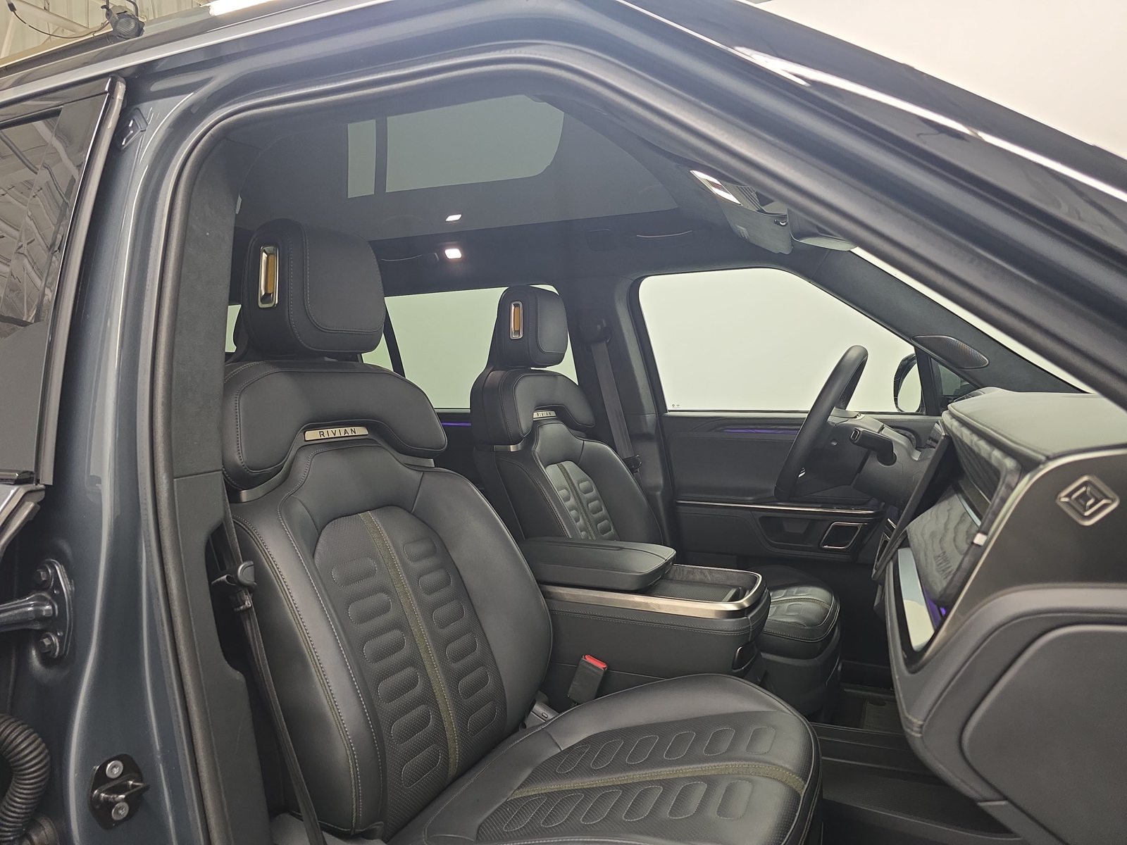 Used 2022 Rivian R1S Launch Edition Quad AWD/4WD image 24