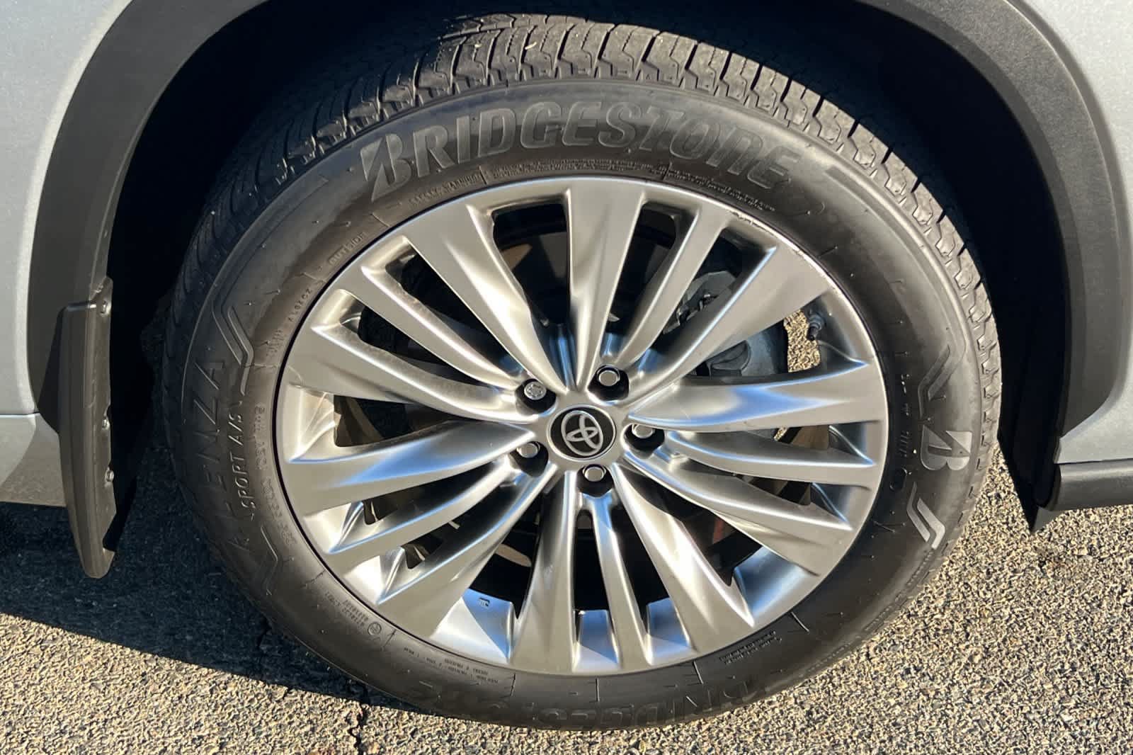 Used 2025 Toyota Highlander Platinum AWD/4WD image 18