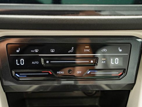 Used 2023 Volkswagen Tiguan SE w/ Panoramic Sunroof Package FWD image 36