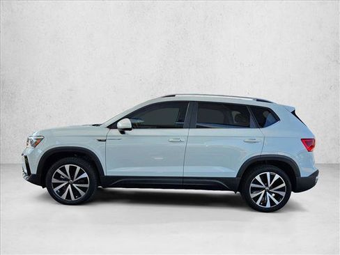 Used 2022 Volkswagen Taos SE FWD image 9