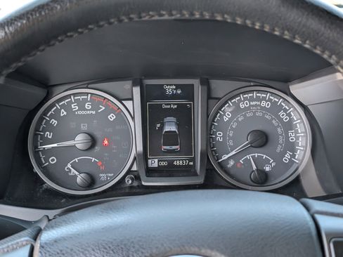 Used 2022 Toyota Tacoma TRD Off-Road image 22