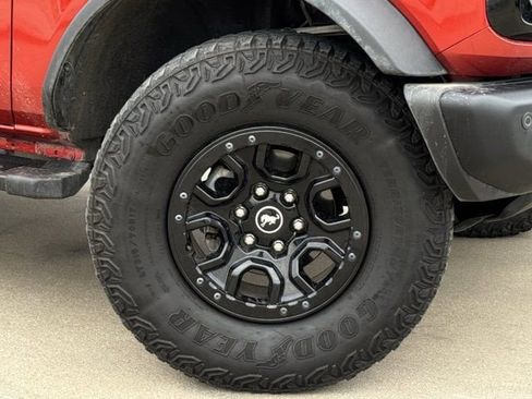 Used 2023 Ford Bronco Wildtrak image 34