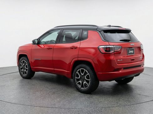 Used 2025 Jeep Compass Trailhawk AWD/4WD image 6
