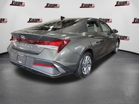 Used 2024 Hyundai Elantra SEL FWD image 5