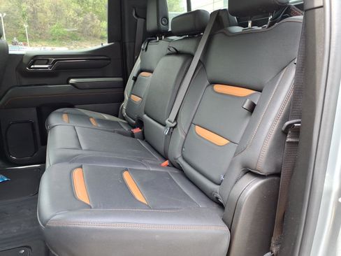 Used 2023 GMC Sierra 1500 AT4 w/ AT4 Premium Package AWD/4WD image 9