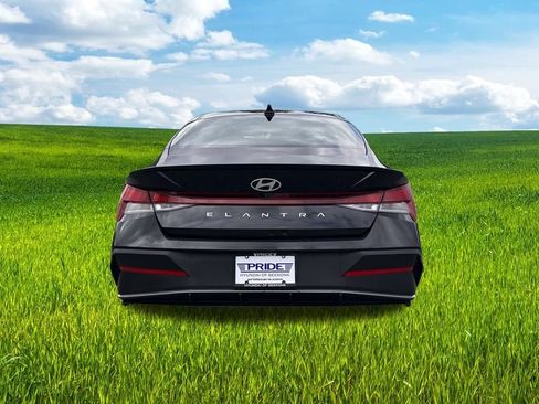 Used 2025 Hyundai Elantra Sport w/ Cargo Package image 5