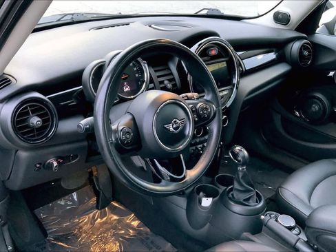 Used 2019 MINI Cooper 4-Door Hardtop w/ Premium Package image 17