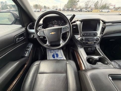 Used 2017 Chevrolet Suburban LT image 12