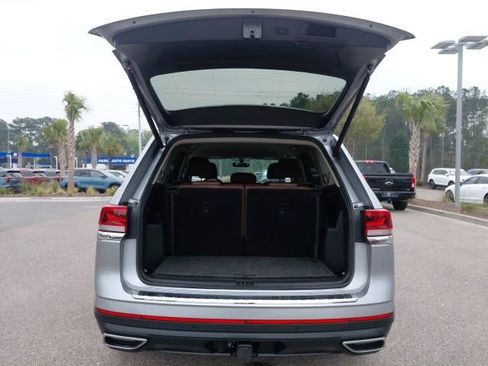 Used 2023 Volkswagen Atlas SE image 30