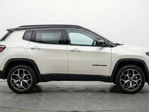 Used 2025 Jeep Compass Limited image 5