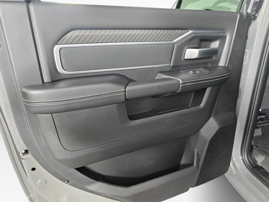 New 2026 RAM 2500 Big Horn AWD/4WD image 33