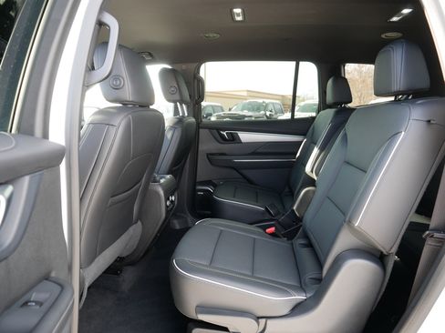 Used 2025 Buick Enclave Preferred image 34