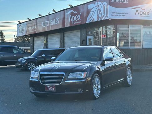 Used 2012 Chrysler 300 Limited w/ Luxury Group image 2