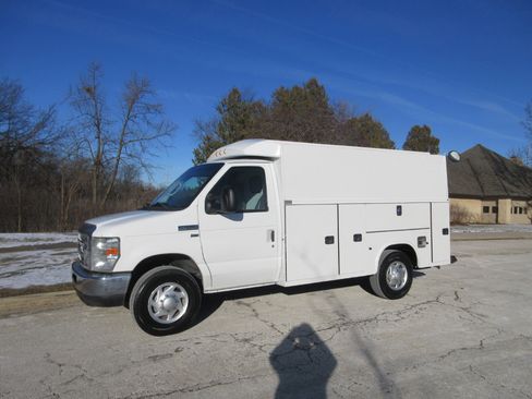 Used 2015 Ford E-350 and Econoline 350 Super Duty image 2