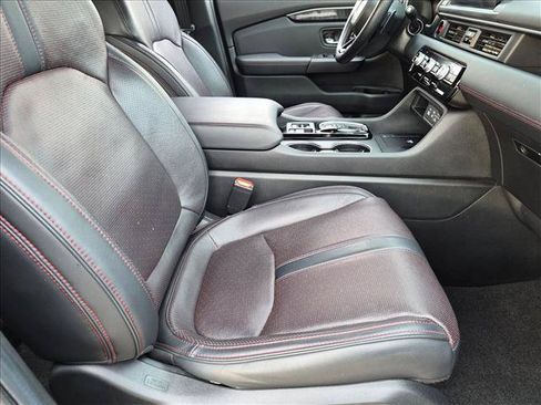 Used 2025 Honda Pilot Black Edition image 20