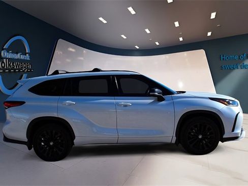 Used 2023 Toyota Highlander XSE image 4