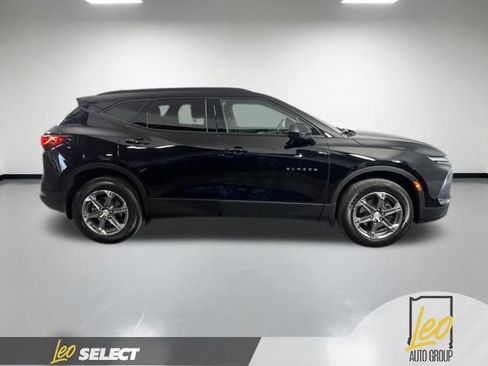 Used 2023 Chevrolet Blazer LT w/ Convenience Package FWD image 5