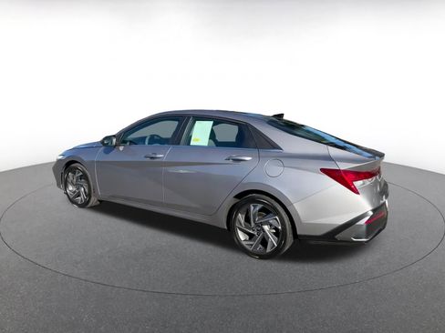 Used 2025 Hyundai Elantra SEL image 10