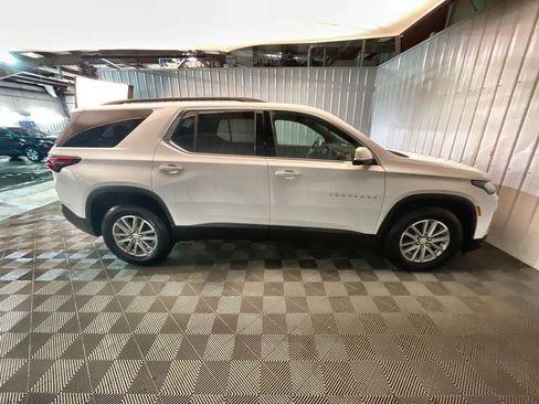 Used 2023 Chevrolet Traverse LT w/ Rear Camera Mirror Package image 9