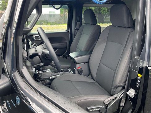 Used 2022 Jeep Wrangler Sport AWD/4WD image 25