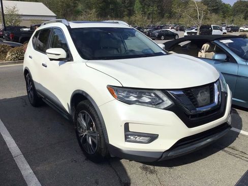 Used 2017 Nissan Rogue SL w/ SL Premium Package image 4