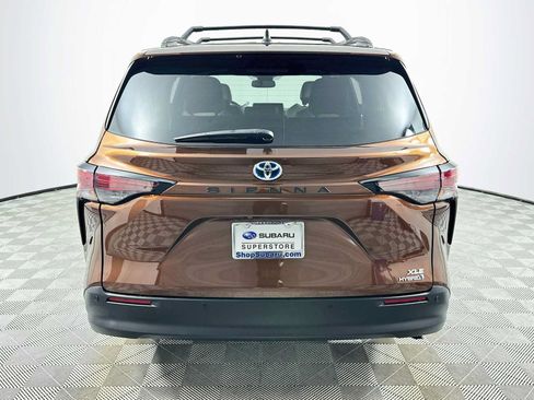 Used 2023 Toyota Sienna XLE FWD image 6