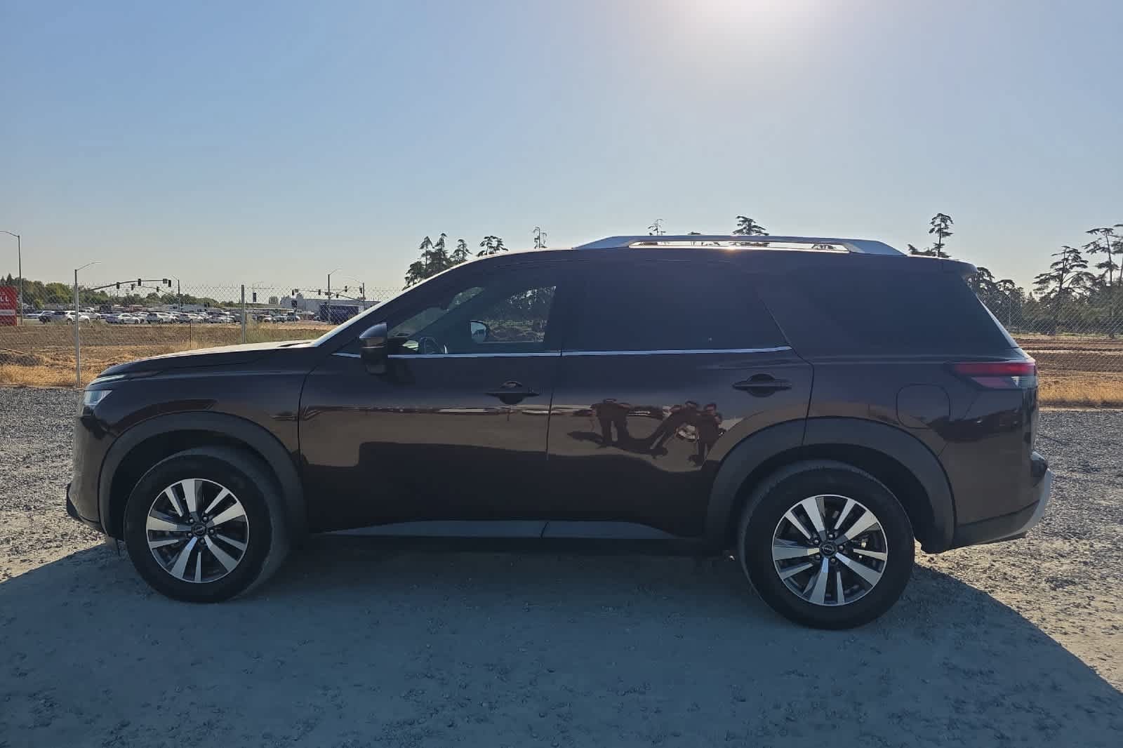 Used 2022 Nissan Pathfinder SL w/ Cargo Package FWD image 6