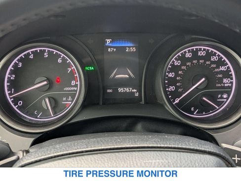 Used 2022 Toyota Camry SE w/ Cold Weather Package FWD image 21