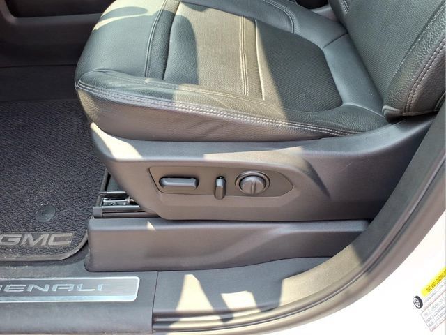 Used 2021 GMC Sierra 3500 Denali w/ Denali Ultimate Package AWD/4WD image 17